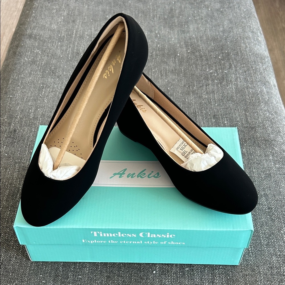 NIB Black Women's Wedge Pumps